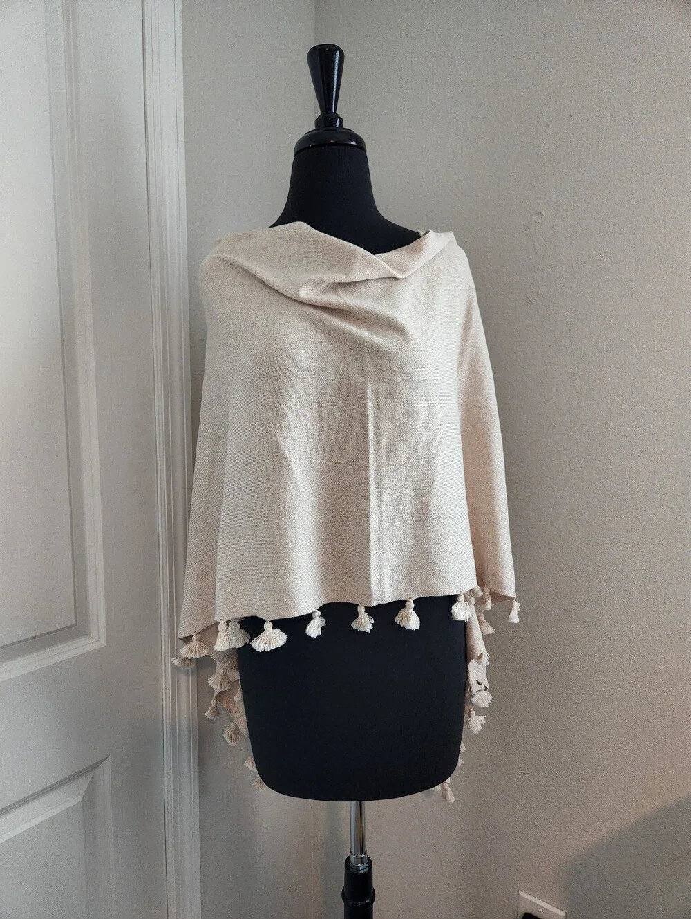 Elegant Cream Tassel Wrap Shawl - Unbranded